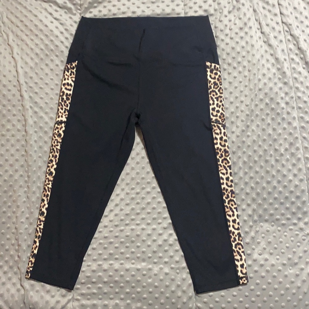 Zyia Leopard Capri Leggings